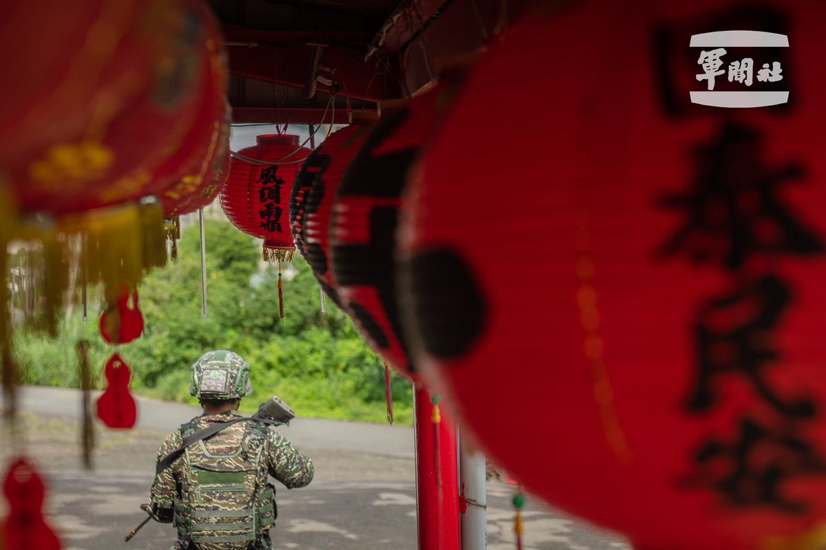 MoNDefense's tweet photo. #HK41 #Day4
#ROCArmy armored units integrated with the "Tong-Hsing" drill, conducting live troops and equipment training to enhance reserve readiness.
#ROCN mobile radar teams maneuvered to tactical positions under the protection of #ROCMC security elements.
#ROCArmedForces https://t.co/EYRJ3afB4u
