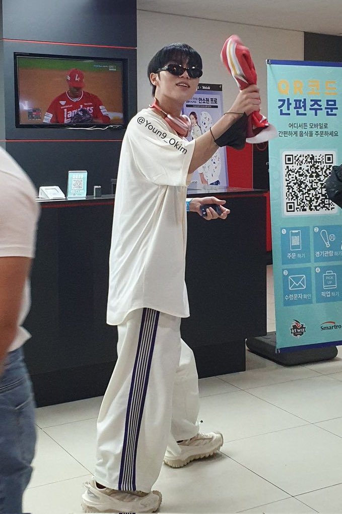 wookiewink's tweet image. hes starting to look like his man i cant breathe