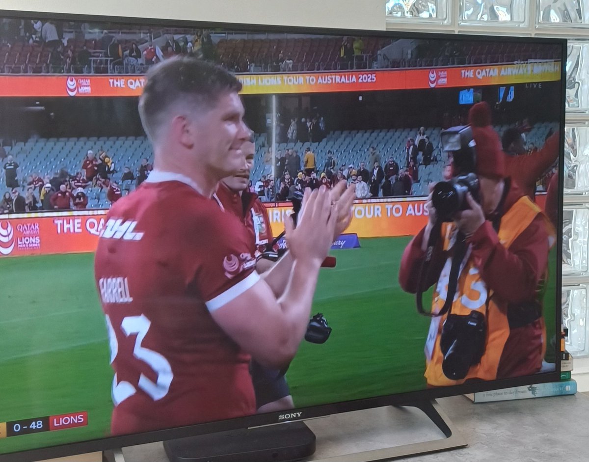 AlanEnglish9's tweet image. Eyecatching performance off the bench by Owen Farrell there - and that master photographer @BillyStickINPHO always knows a story when he sees one #LionsTour2025