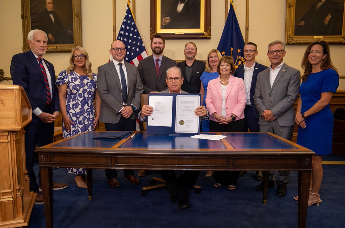 PurdueProvost's tweet image. .@LifeAtPurdue is proud to partner with @HigherEdIN &amp;amp; @EducateIN to grow &amp;amp; retain top talent in our state through the new Honors Plus Enrollment Seal diploma. #Purdue will automatically grant general undergrad admission to Indiana high school students earning the new diploma.