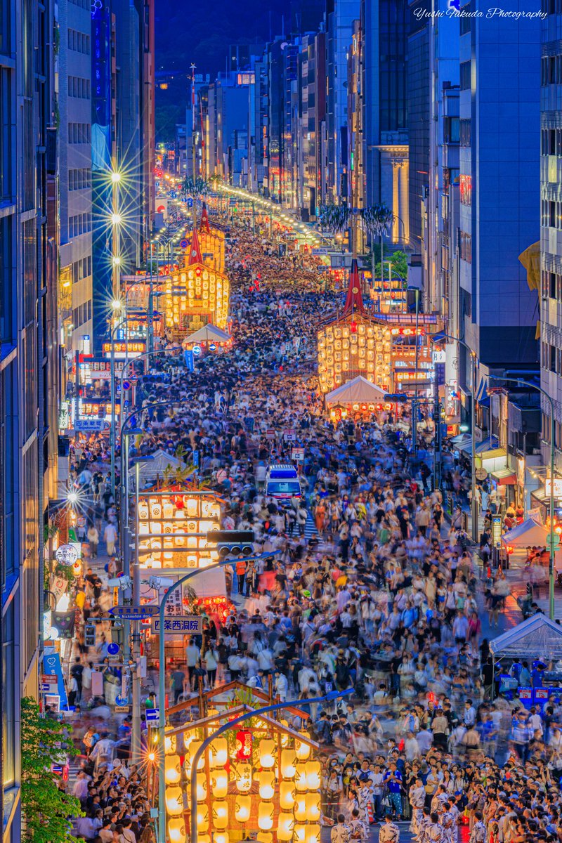 fukuyu0606's tweet image. 熱気あふれる古都の夕暮れ⛩️
祇園祭･宵々山🏮🍧🍺

来週はいよいよ祇園祭本番ですね✨
#京都よきかな
#そうだ京都行こう
#祇園祭
#山鉾

※特別な許可を得て撮影