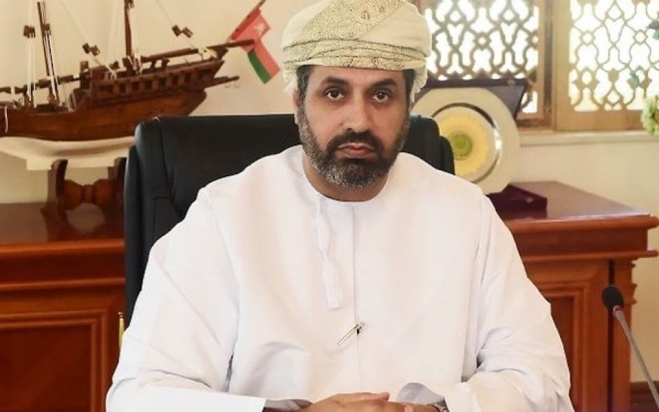 ابا انجاز واحد بس غير سوبر جلو الكرسي
تحرك ابتكر اخترع طلع صوتك الزم الشركات بلاحلال !!الناس تحللت وانسجنت واطلقت وتشتت الناس تكلم نفسها بالشارع
اطالب باستقالتك حالا لانك بلا انجاز يذكر