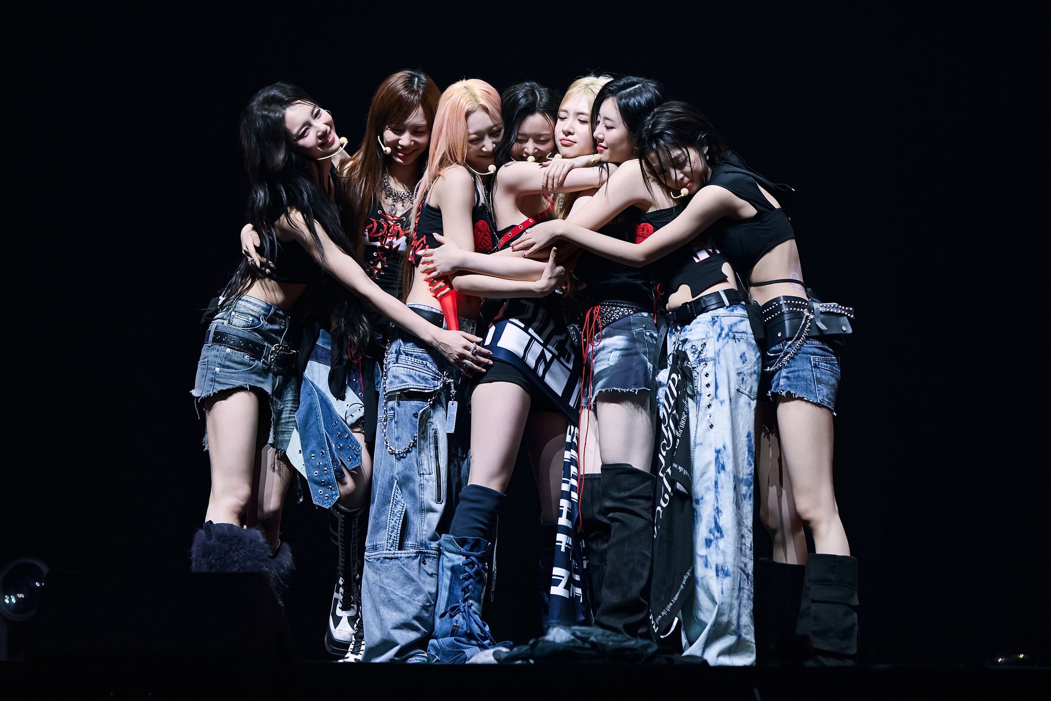 GvpbHw1akAAJaVa?format=jpg&name=large