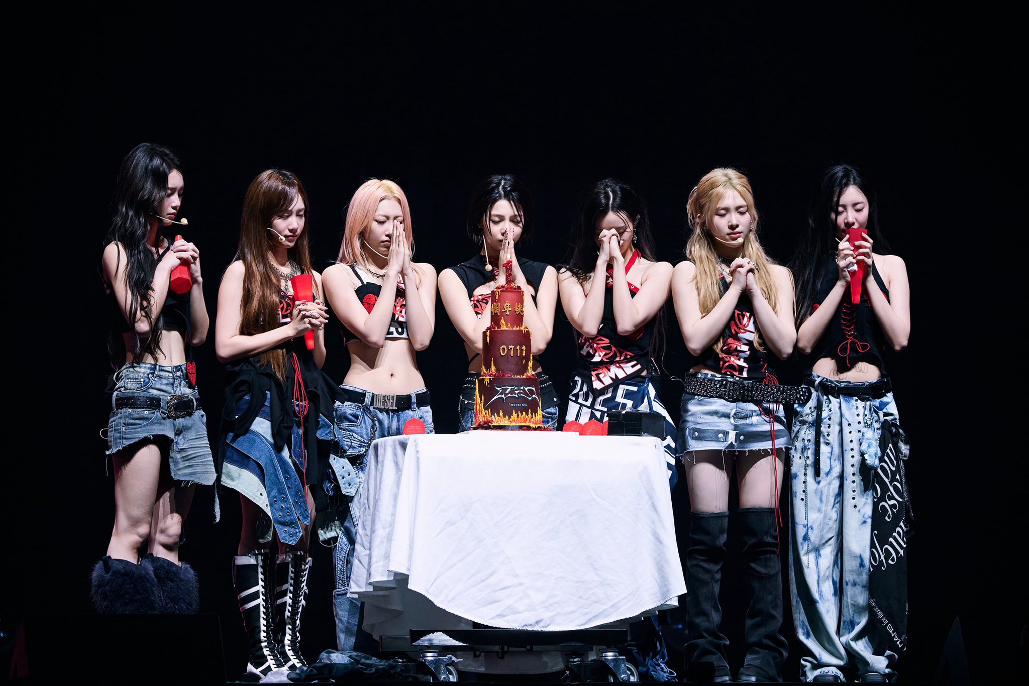 GvpbHxgWIAApLbk?format=jpg&name=large