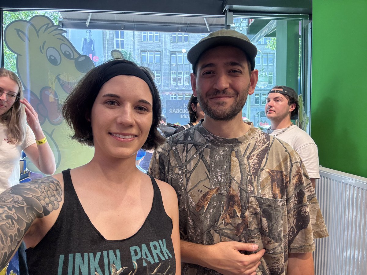 AlineLPfan tweet media