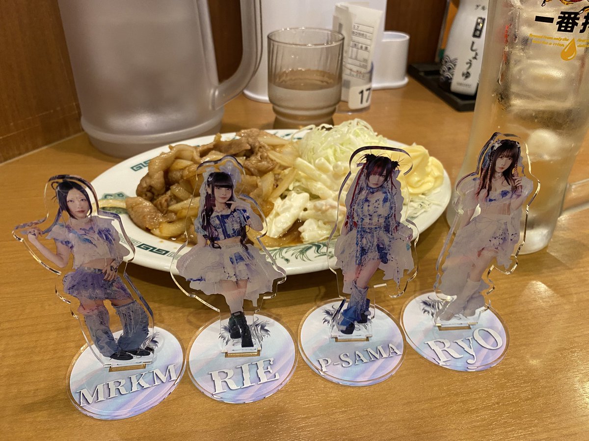 本日はこちらへ🎶

スターダストプロモーション主催ライブにキルメルちゃん胸アツすぎたし全くの界隈違いな対バンだったけど新鮮で楽しかった✌🏻

キルメルちゃん、内藤るなさんに心満たされすぎたので寝過ごさない程度に🍻✨

#KILLTMELTLAND
#キルメル
#内藤るな
#LunaTOUR25
#西川口Hearts