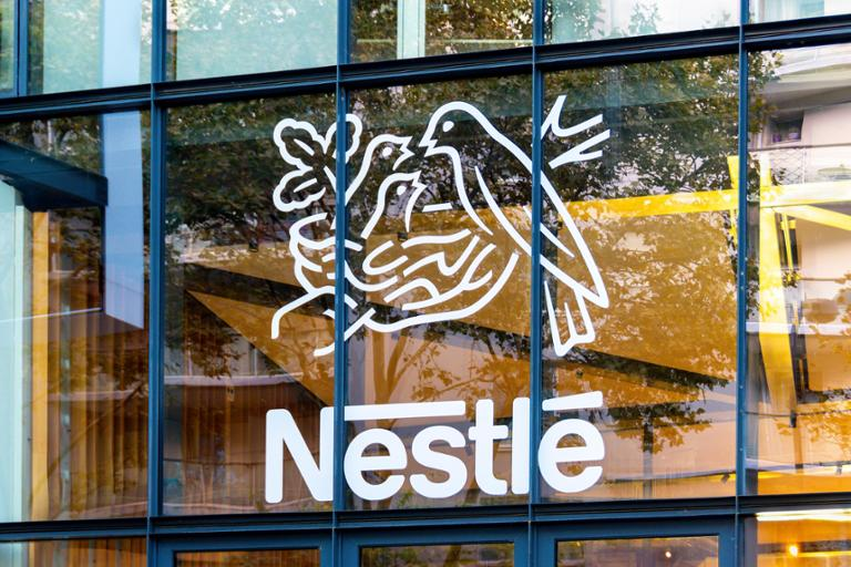 Blue News (@bluecommunityzh) on Twitter photo Razzia bei Nestlé: Lebensmittel-Riese soll verunreinigtes Wasser verkauft haben
Französische Behörden nehmen den Schweizer Lebensmittelkonzern Nestlé ins Visier. Der Vorwurf: Schwerer Betrug an Kunden und potenzielle Gefährdung ihrer Gesundheit.
fr.de/wirtschaft/raz… Razzia bei Nestlé: Lebensmittel-Riese soll verunreinigtes Wasser verkauft haben
Französische Behörden nehmen den Schweizer Lebensmittelkonzern Nestlé ins Visier. Der Vorwurf: Schwerer Betrug an Kunden und potenzielle Gefährdung ihrer Gesundheit.
fr.de/wirtschaft/raz…