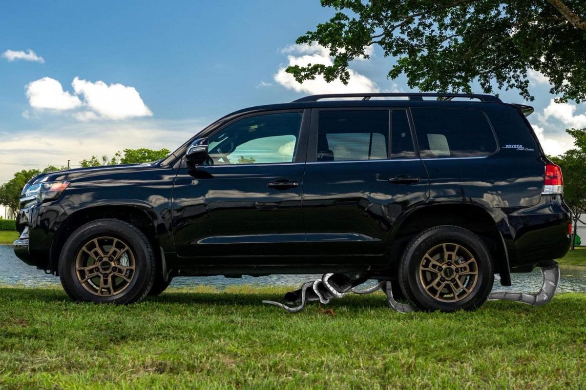 PersonifiedCars's tweet image. excited land cruiser ❤️