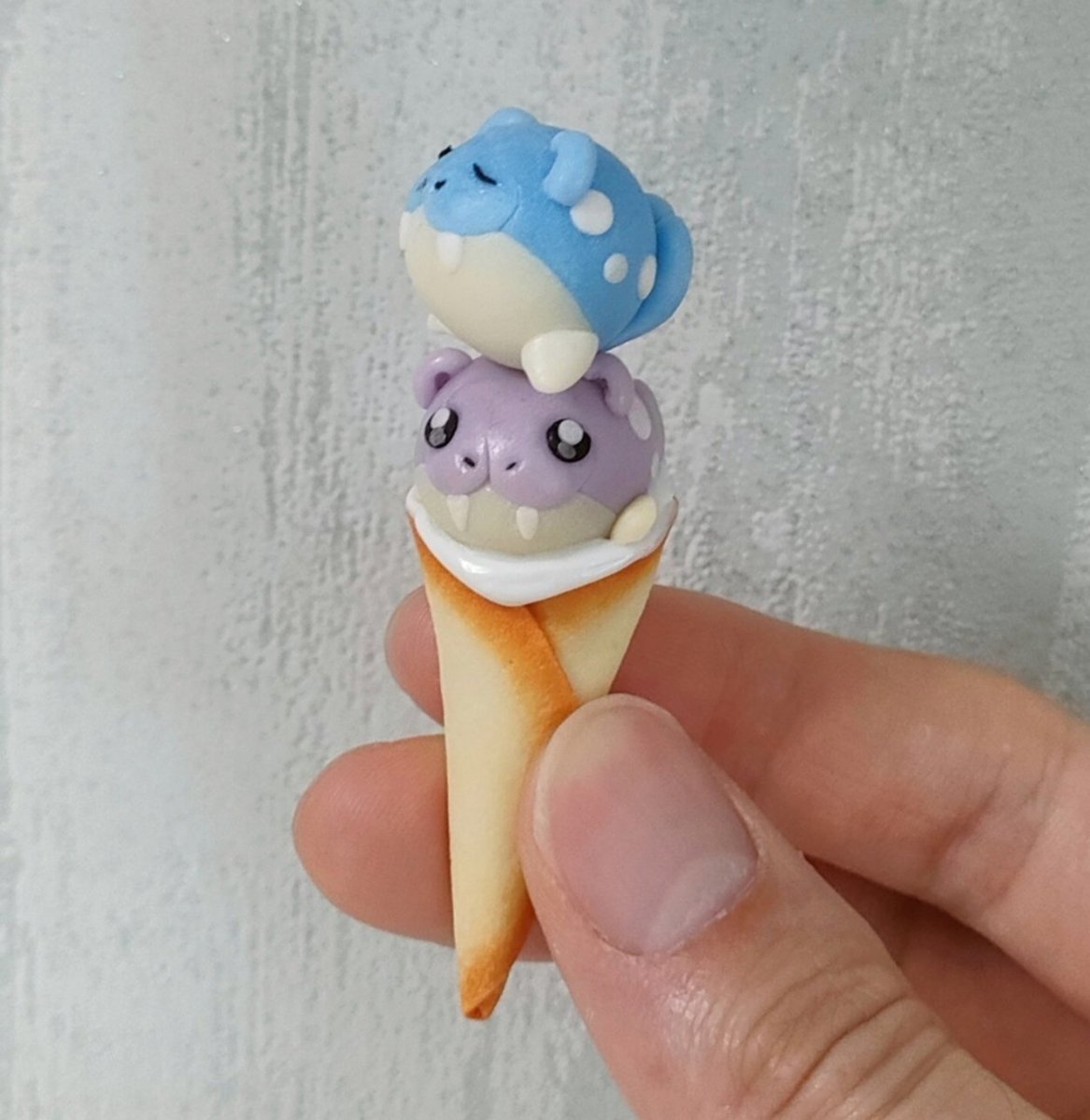 INO87_'s tweet image. 樹脂粘土でタマザラシのラングドシャソフトクリーム作りました〜！
#粘土 #樹脂粘土 #ポケモン