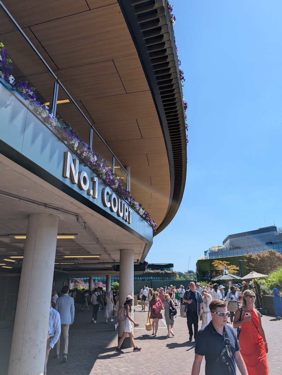 Early start for commentary on No1 Court today - for wheelchair doubles final between Hewett/Reid and De La Puente/Spaargaren. 
The British pair trying to win it for 7th time!
Listen here: 
wimbledon.com/radio
<a href="/wimbledonradio/">Wimbledon Radio Channel</a> #Wimbledon <a href="/Wimbledon/">Wimbledon</a>