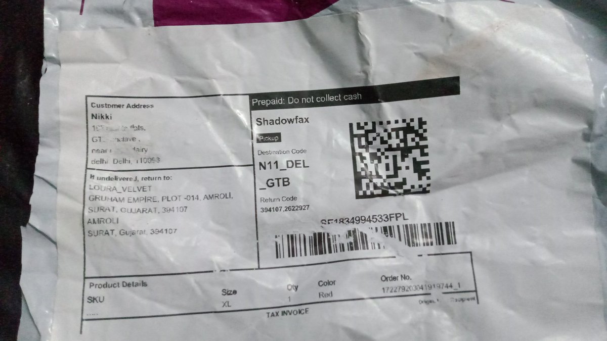 _Nancy_Verma's tweet photo. U r giving ur prestigious platform to such people who do frauds. A seller Loura_velvet sent totally diff product. But U didn't take any action against him nor return the product. U closed return option &amp; all tickets. Now I'm not able to return. @meesho_support @Meesho_Official https://t.co/TOPJB7lW72