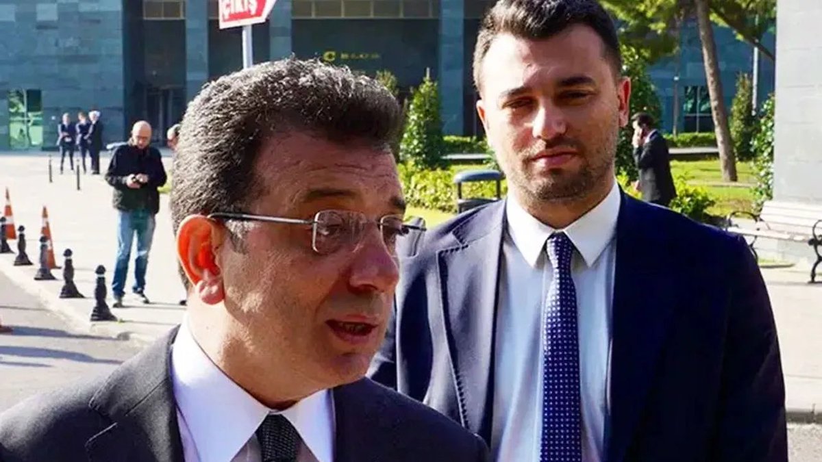 Ekrem İmamoğlu:

Avukatım Mehmet Pehlivan, savcının davetiyle gittiği adliyede tutuklandı. Kaçmadı, saklanmadı, çağrıldığı yere gitti. Hakkındaki tek “sözde delil”, bir iftiracının uydurma beyanları. Üstelik bu beyanlar belgelerle çürütülmüş durumda. Bizzat iftiracının avukatı