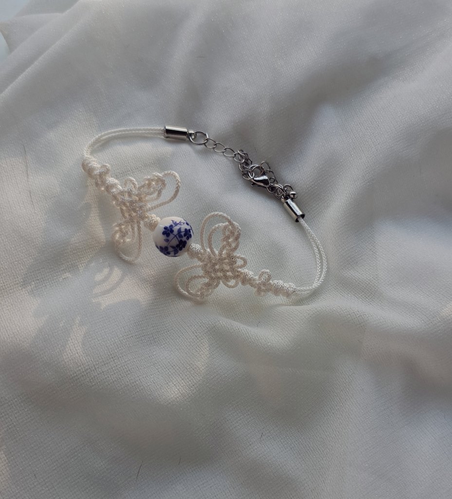 날아드는 나비
#전통매듭 #팔찌