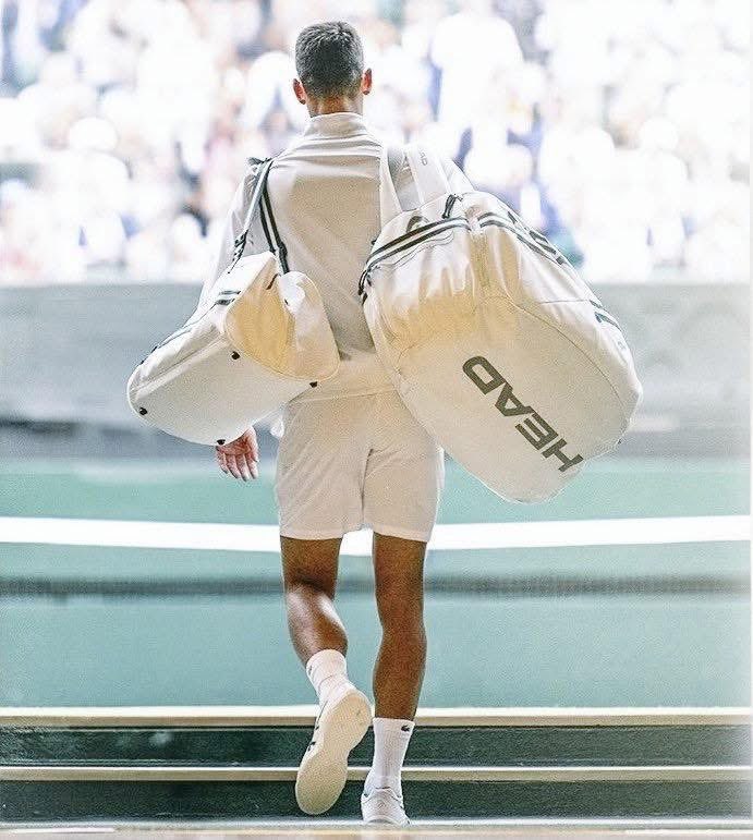 Novak Đoković nam je poklonio eru definisanu dominacijom, rekordima i neuporedivom odlučnošću 🐐

Čak i kako vreme stiže i igra postaje sve teža, naše divljenje ostaje nepokolebljivo ❤️🇷🇸