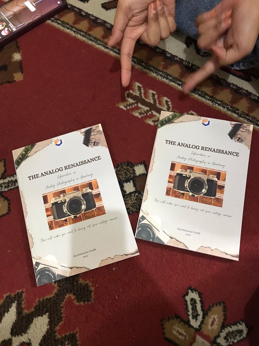 heroinnaure's tweet photo. lulus!!!! (Me and my final project) 📸📸🎞️🎞️🙆🏻 https://t.co/zokEqvLCHC