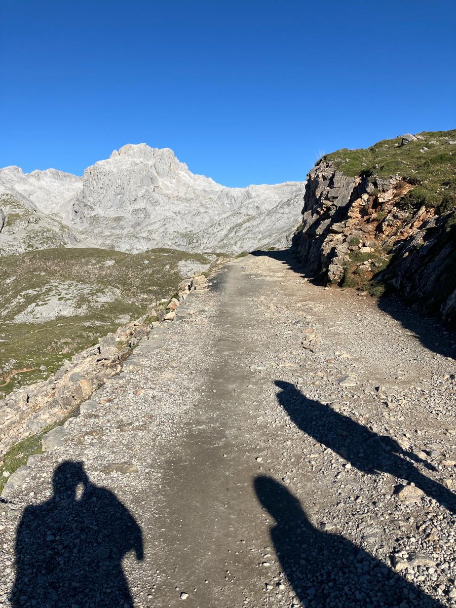 cndes_oficial's tweet photo. En #verano🌄disfruta de tu tiempo de #ocio al aire libre🚵‍♂️🧗‍♀️pero NO OLVIDES:
🗣️Comunicar DONDE te diriges
🔋Batería📳CARGADA
⛈️Consultar PREVISIÓN⛈️
📍Usar APPS de LOCALIZACIÓN
Así podrás facilitar la labor de #FFCCS en tu BÚSQUEDA Y LOCALIZACIÓN🎯
👉Síguenos en @cndes_oficial https://t.co/EEgmE1BJo5