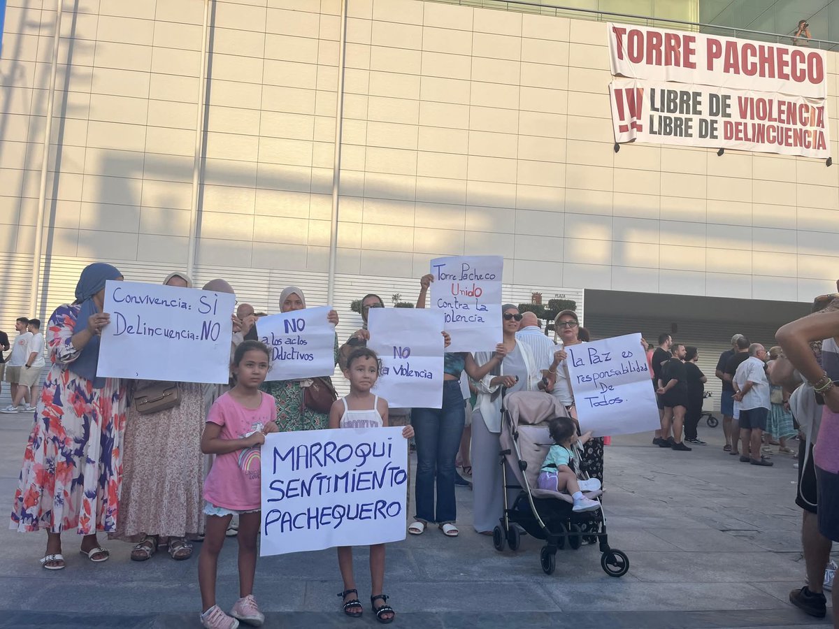 Hay mucha más buenas personas dignas y decentes que alimañas fasc1stas.
Tenemos que salir a las calles y devolver la mugre a las cloacas