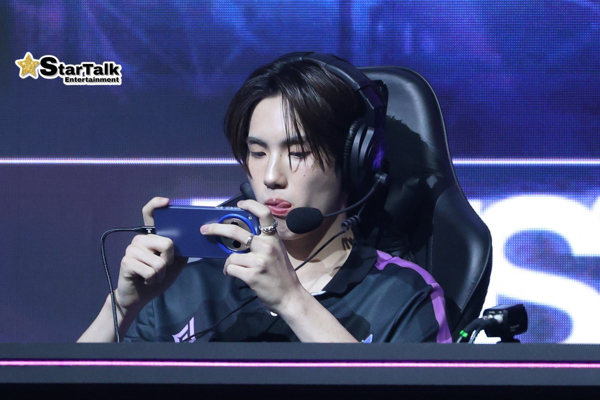 หล่อไม่อะไรกับใครมาก