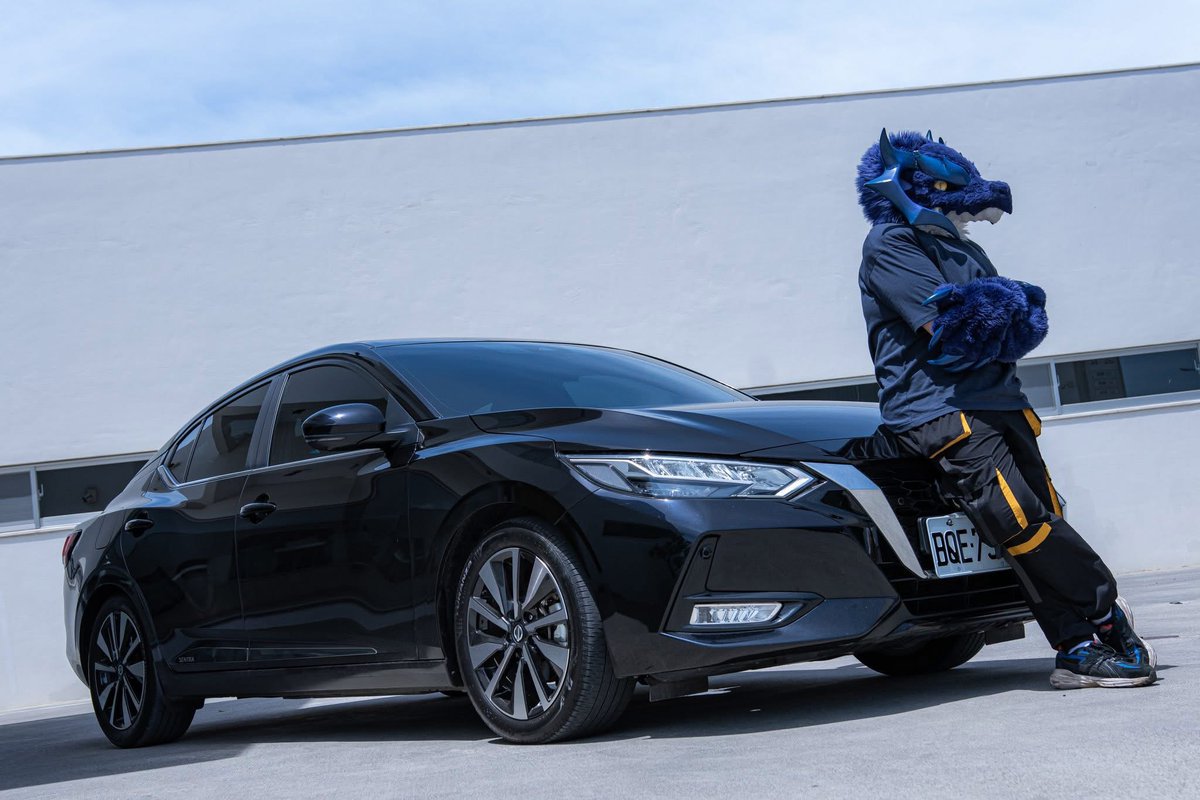 Rukatheknight's tweet image. Drive🚗🐉
📷:@CT_Weng
#FursuitEveryday #fursuit