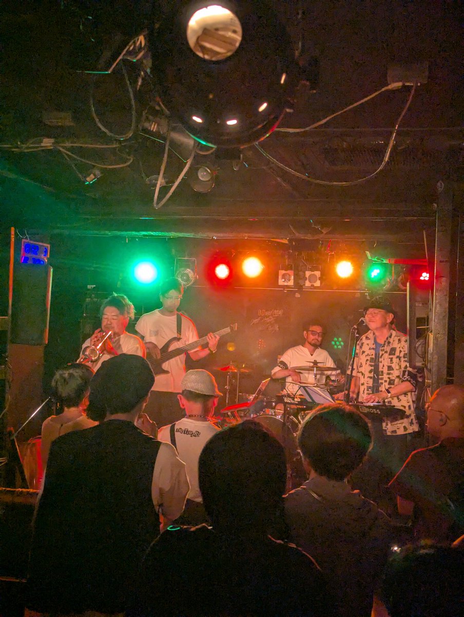kohgenrecords's tweet photo. ヒカリノミナモト@心斎橋AtlantiQs
二番手はDodeca!
「皆さんを踊らせにまいりました!」のMC通り音が鳴ったとたんに場内が揺れまくってます!!
#ヒカリノミナモト
#Dodeca https://t.co/brKKgxj9Gs