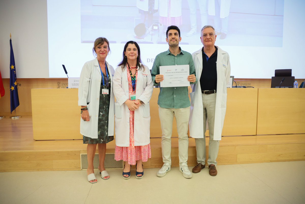 IC_LaFe's tweet image. ¡Enhorabuena a nuestro R5 de Cardiología por su Premio al Mejor Residente! Un reconocimiento merecidísimo 👏
Desde la Unidad de Insuficiencia Cardíaca, celebramos con orgullo todo lo que hemos compartido 💙