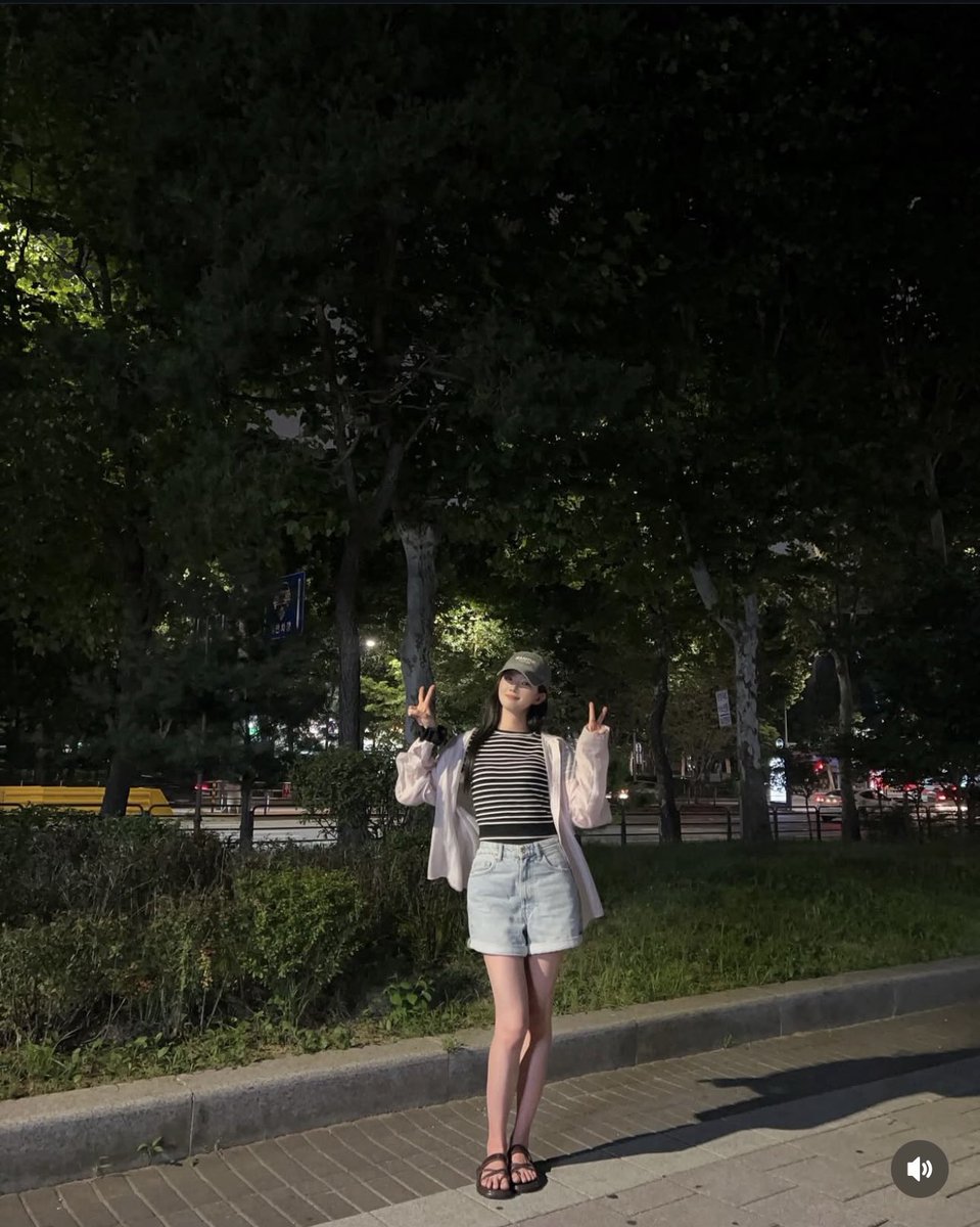 joy_myt's tweet photo. Lovestagram + Spotted Together?

#HeartPairing #jijeyeon https://t.co/LN5Vxmdya3
