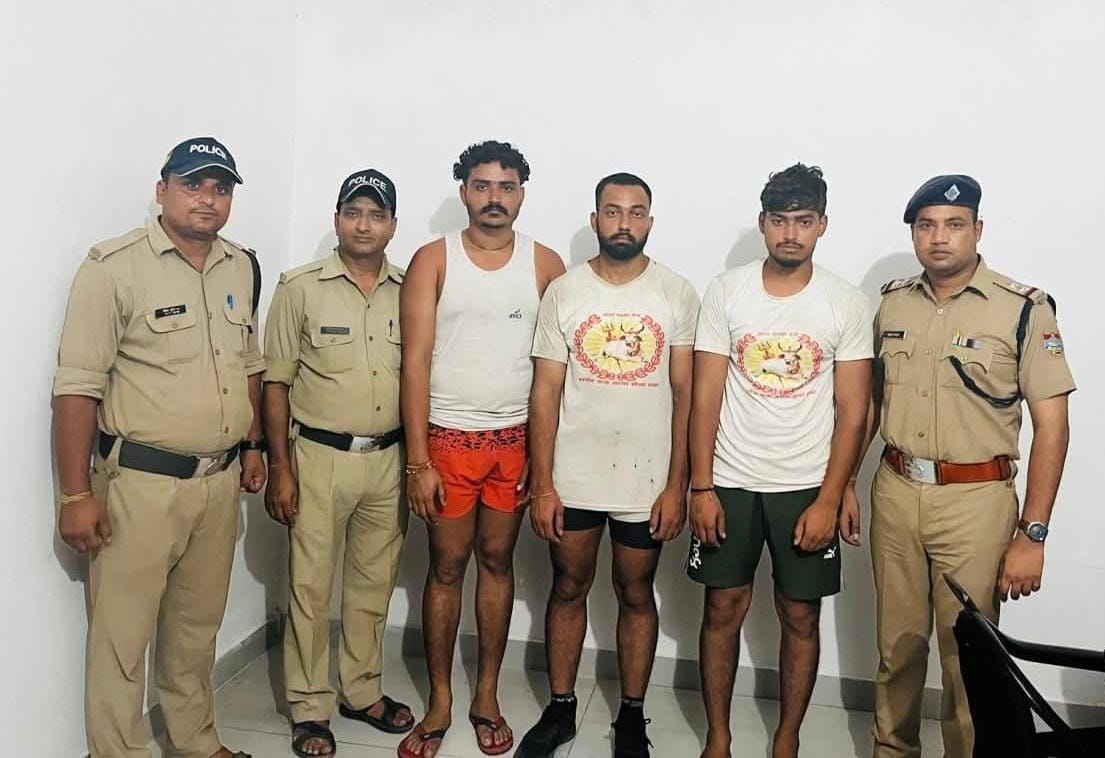 उत्तराखंड के मुख्यमंत्री पुष्कर सिंह धामी जी ने कांवड़ के नाम पर दहशत फैलाने वालों पर नकेल कसने की पूरी तैयारी कर ली है जिसको नाम दिया है ऑपरेशन कालनेमी।
इस ऑपरेशन के तहत पहली कार्यवाही भी हो चुकी है जिसमें सहारनपुर जिले के 3 कांवड़ियों को गिरफ्तार कर गंभीर धाराओं में जेल भेजा