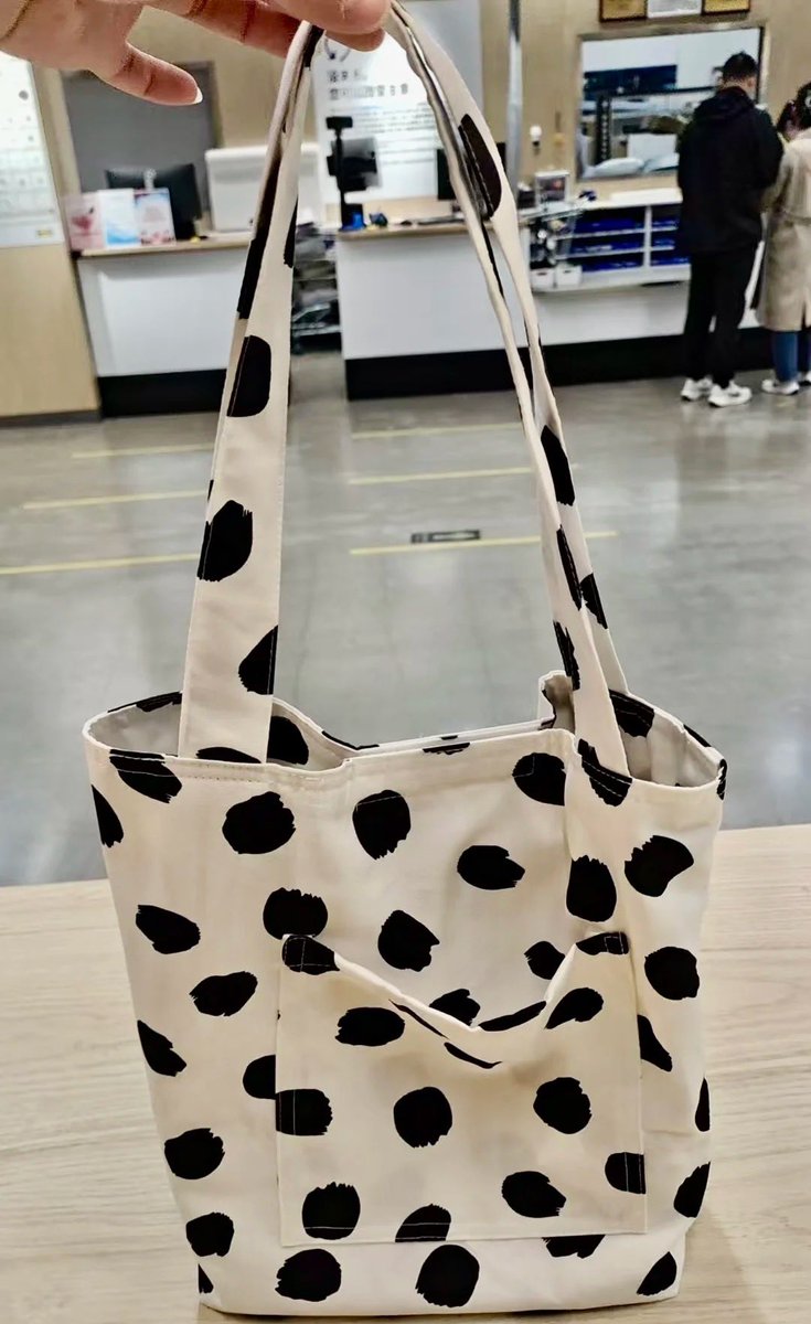 diarydydyy's tweet photo. Kalau kamu butuh totebag yang:
✔️ Muat banyak
✔️ Kuat &amp; tebel
✔️ Cocok buat daily use
✔️ Harga di bawah Rp100K ! https://t.co/7zKbvlrc0b