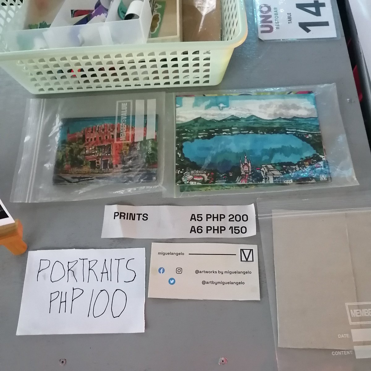 artmiguelangelo's tweet image. Selling merch at SWSWSWSWSWSWSW right now. Please buy if you guys are going to watch! 🐱💙