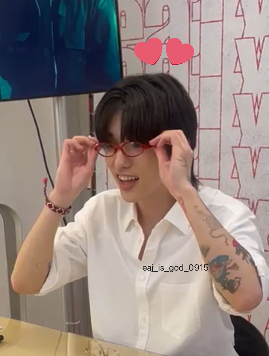 eaj_is_god_0915's tweet image. 안경만두를 보신 적 있으세요?!?

@eaJPark 
#eaj1      #canwejustpause     #eaJ1EP