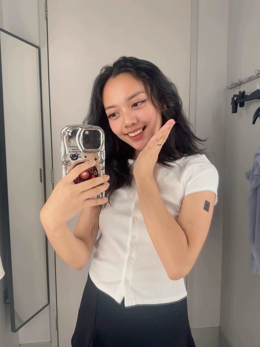 iba yung ngiti pag nahanap mo na yung perfect na damit tht compliments ur body type 🥹

tattoos from <a href="/soft_bloom_/">tabby ˚. 𐀔</a> 🩰🤍