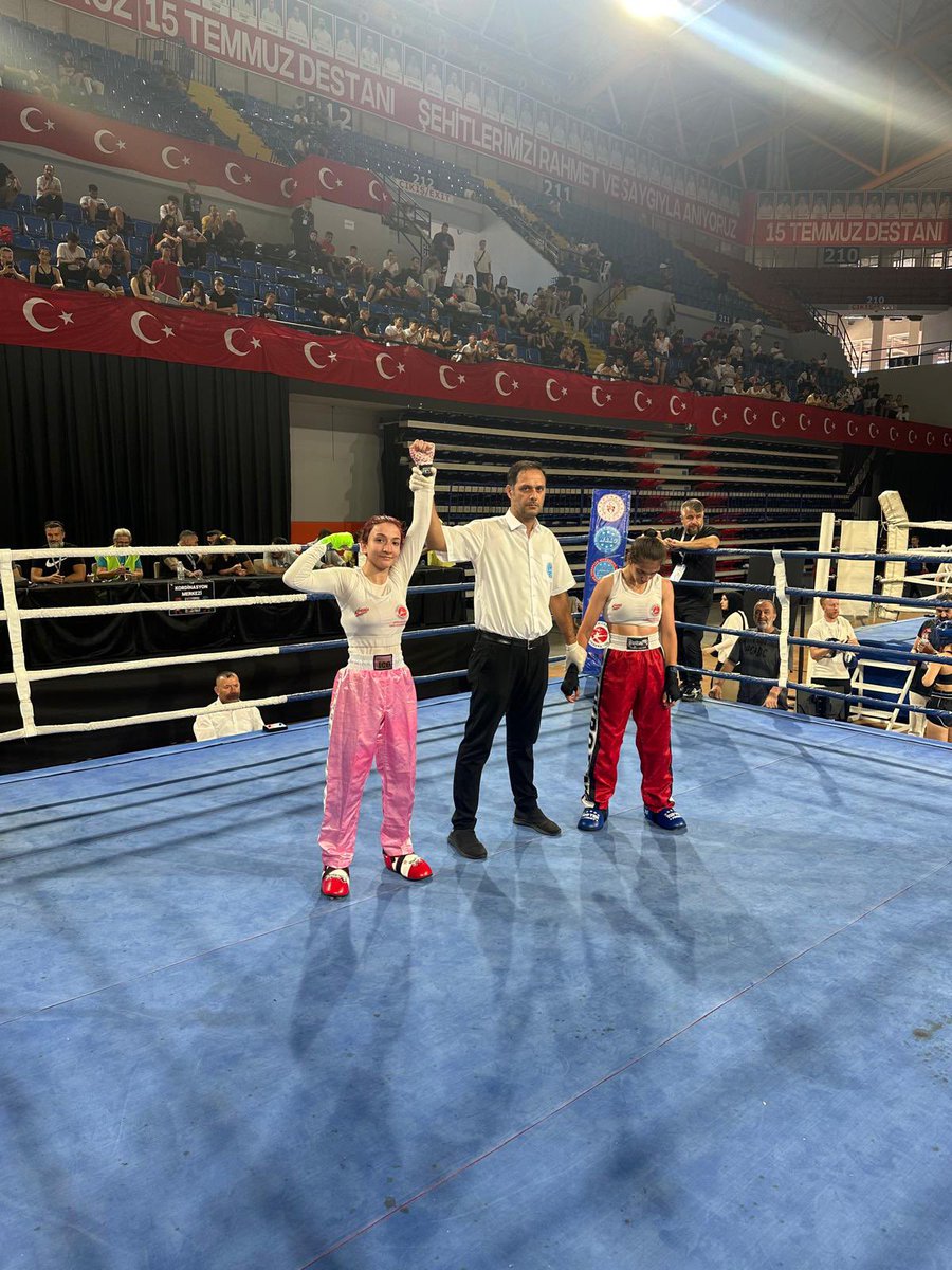 GSB_Bitlis's tweet photo. 🏆 Özlem Melek Korkmaz, büyük bayanlar low kick 48 kg’da Türkiye Şampiyonu oldu!
🥉 Gamze Korkmaz, full contact 48 kg’da Türkiye 3.sü!

Milli sporcumuz Özlem Melek Korkmaz, Abu Dabi’de düzenlenecek Dünya Şampiyonası’nda ülkemizi milli takım formasıyla temsil edecek. Tebrikler !👏 https://t.co/Ii0WDARV08