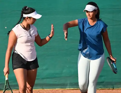 हरियाणा के गुरुग्राम में जूनियर इंटरनेशनल टेनिस प्लेयर राधिका यादव के मर्डर में पुलिस की जांच में बड़ा खुलासा हुआ है। राधिका यादव के पास टेनिस की एकेडमी नहीं थी। वह सिर्फ टेनिस कोर्ट किराए पर लेकर खिलाड़ियों को ट्रेनिंग देती थी।

न्यूज एजेंसी PTI के मुताबिक गुरुग्राम पुलिस के एक