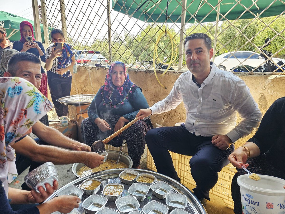 Kaymakamımız Turgay Gülenç, Muharrem ayının onuncu günü olan Aşure Günü etkinliği kapsamında ilçemiz Şahintepesi Mahallesi'nde Muhtar Nazım Yıldırım tarafından düzenlenen etkinliğe katılım sağladı.