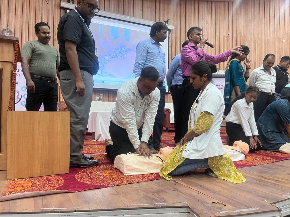 faizdhs's tweet image. 7th batch of #CPR &amp;amp; #firstAid MasterTrainers being trained at Ramgarh to begin a mass training program in this valuable skill.