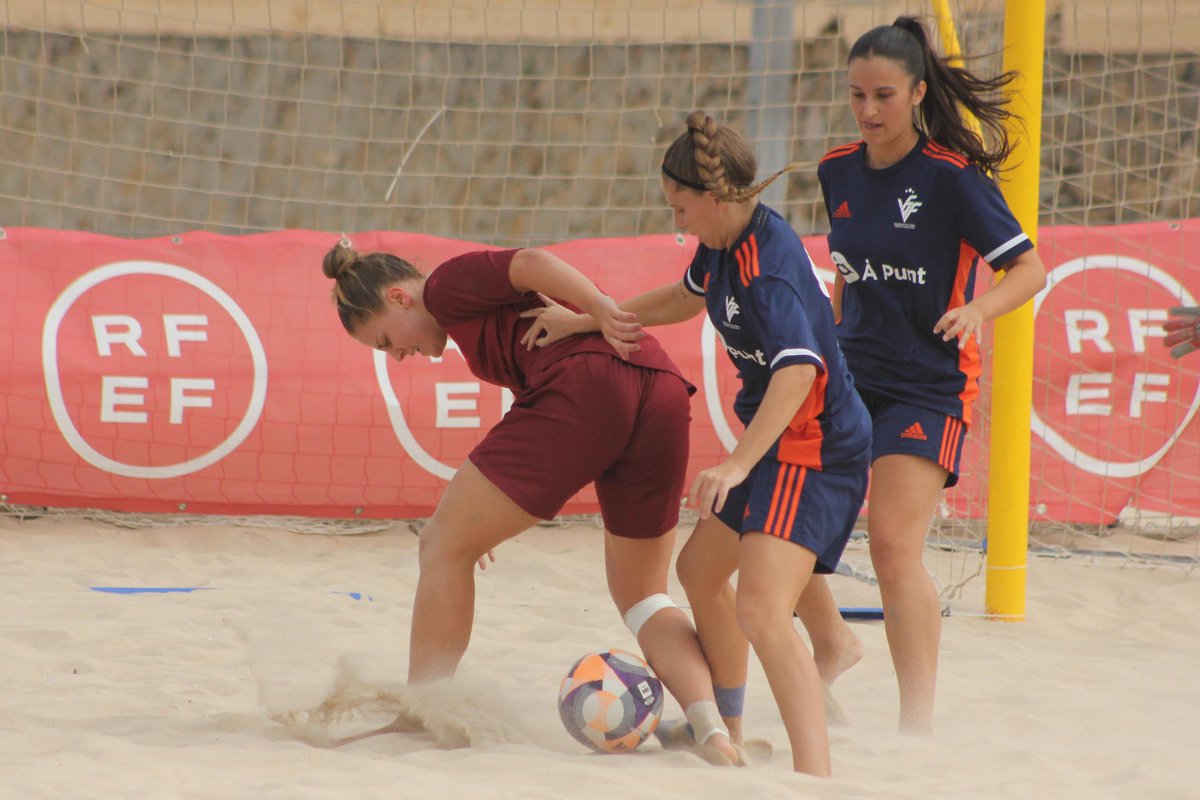 ⌛ 2T | 24' | #FFRM 1-1 #VAL | ✅ ¡Final del segundo tiempo y se mantiene el empate!

🗣️ ¡Vaaaaaamos chicas! / 📽️ youtube.com/live/TmA5D0c_C… / 💪 #VamosFFRM