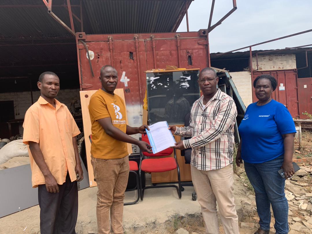 APADECO_BURUNDI's tweet photo. Ds le cadre du renforcement de ses capacités opérationnelles,l’ #APADECO a reçu ce 10/7/2025 un don de matériel de bureau d’une valeur estimée à 2 millions de BIF.Ce geste généreux provient de l’ ONG #Pathfinder Internationale #Burundi, en presence des delegations des #2ONGs 1/2 https://t.co/CjsppDKCsw