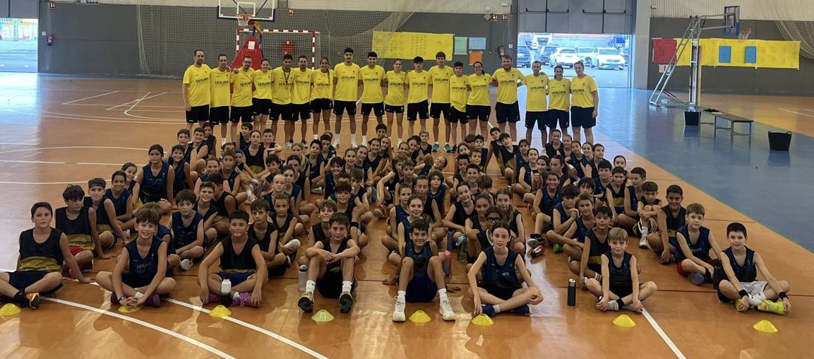 FCBQtecnic's tweet image. CAMPUS I 🏀Tanquem el campus de Balaguer i us volem donar les gràcies un any més a @ciutatbalaguer i sobretot sobretot a tots/totes VOSALTRES. GRÀCIES per confiar en la @FCBQ i un equip d’entrenadors/es de 10. Bon estiu i bon bàsquet!