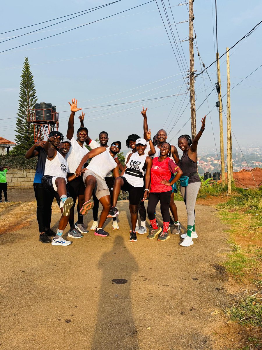 marcosruninngC1's tweet image. Pacers club activity weekend for both the team💃💃
#hikers
#Runners