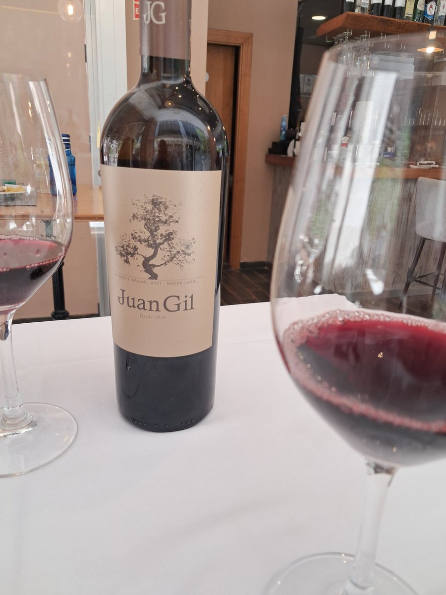 Almuerzo en Los 3 Tenores con nuevo #vino #CocinaHonesta #Malaga #vinos #raciones #Amimegusta