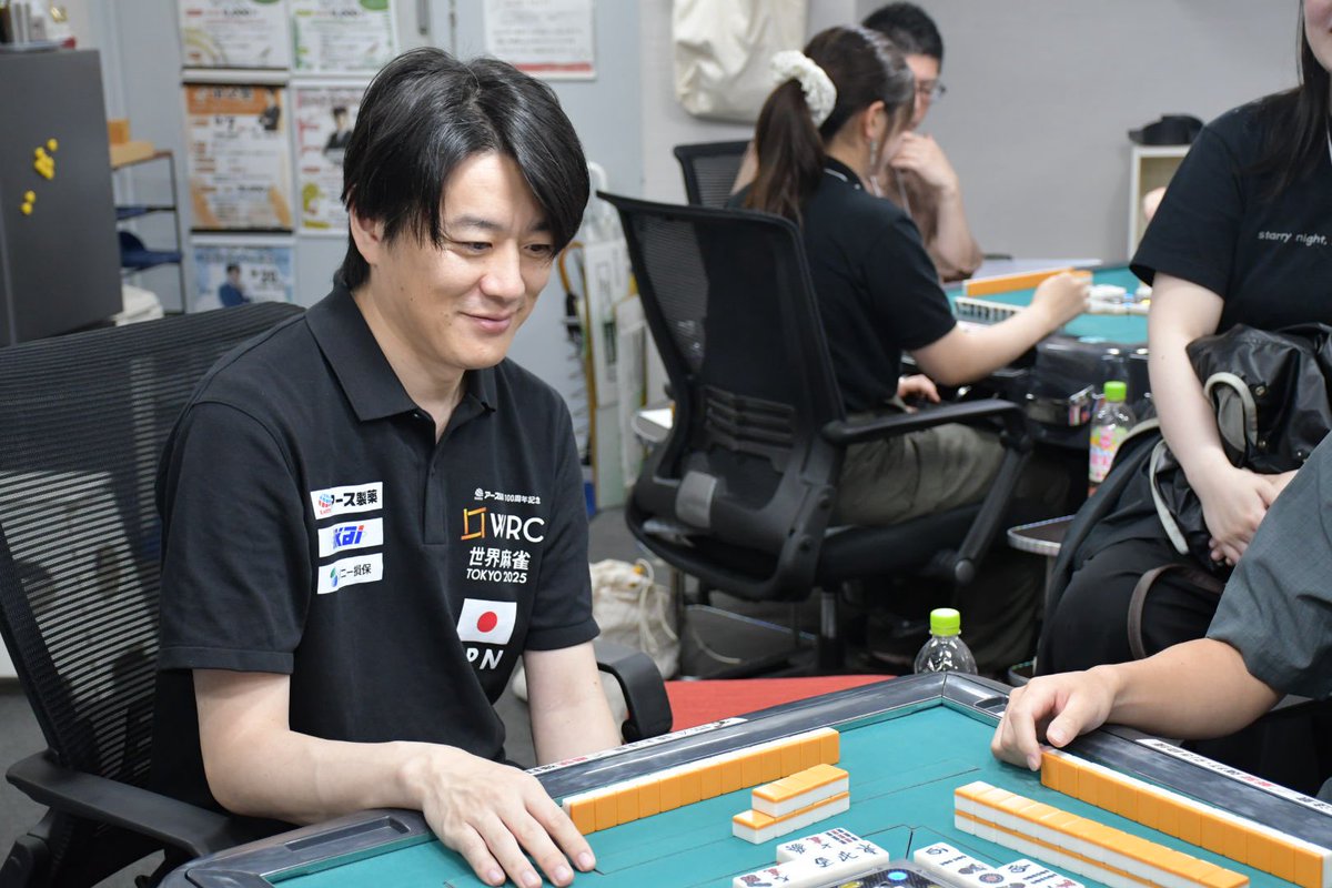 aigo_aigo__'s tweet image. 本日は麻雀ヒューストン様にて、「第48回ヒューストン杯」に初参加🔰
初生内川さん、えぐすぎました🫨
雀荘、リアル麻雀が未経験で、点数申告もままならない私に、同卓の方、スタッフの方がとても丁寧に優しく教えてくださり、本当に良い思い出になりました🥹
本当にありがとうございました!!