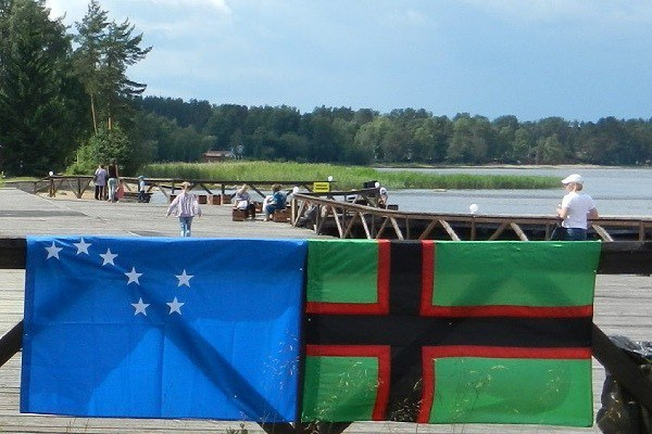 KKLKND's tweet image. The first flag of White Sea Karelia, designed by Jonas Heiska, was raised in Uhta on July 12, 1918. It features seven silver stars forming Ursa Major on a blue field.
#FreeKarelia