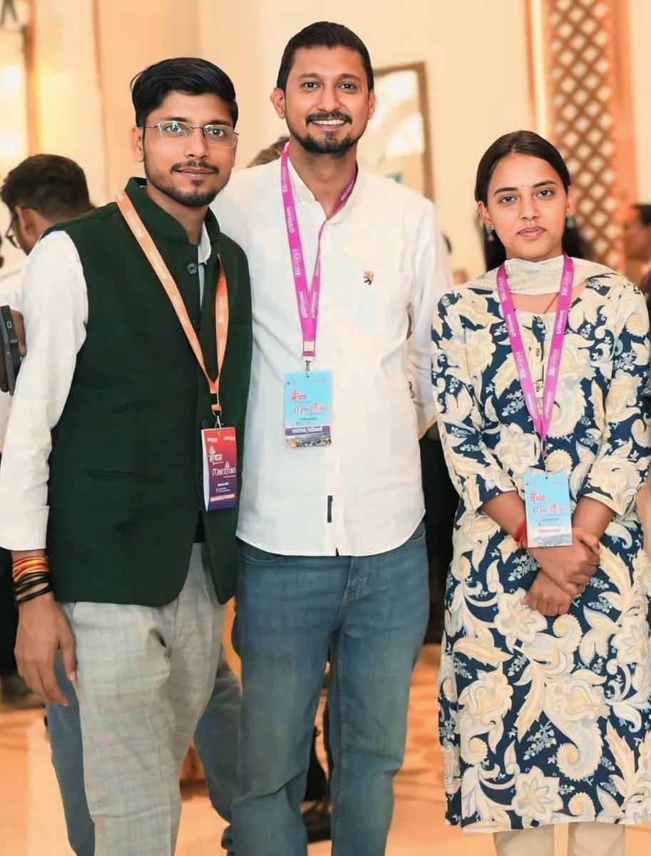 abhishek tiwari (@abhisektiwariup) on Twitter photo рдзрд░реНрдорд╛рдВрддрд░рдг рдХреЗ рджрд▓рджрд▓ рдореЗрдВ рдЙрддрд░рдХрд░ рдЬреЛ рдкрддреНрд░рдХрд╛рд░ рд▓рдбрд╝рд╛, рд╡рд╣реА рдЖрдЬ рд╕рддреНрдп рдХреЗ рдЬреАрдд рдХрд╛ рдкреНрд░рддреАрдХ рдмрдирд╛...
рдореМрд▓рд╛рдирд╛ рдЫрд╛рдВрдЧреБрд░ рдзрд░реНрдордкрд░рд┐рд╡рд░реНрддрди рдХрд╛ рд░реИрдХреЗрдЯ рдЪрд▓рд╛ рд░рд╣рд╛ рдерд╛ред
рд╣рд┐рдиреНрджреВ рдмреЗрдЯрд┐рдпреЛрдВ рдХреЛ рдореБрд╕реНрд▓рд┐рдо рдмрдирд╛ рд░рд╣рд╛ рдерд╛ред рдпрд╣ рдЬрд┐рд╣рд╛рджреА рдЕрдкрдиреЗ рдХрд╛рдо рдХреЛ рдмрд╣реБрдд рдЧреЛрдкрдиреАрдпрддрд╛ рд╕реЗ рдХрд░ рд░рд╣рд╛ рдерд╛ред
рдЖрдЗрдП рдЗрд╕ рдпреЛрджреНрдзрд╛ рдХрд╛ рдкрд░рд┐рдЪрдп рдХрд░рд╛рддреЗ рд╣реИрдВ рдЬрд┐рд╕рдиреЗ рд╕рдмрд╕реЗ рдкрд╣рд▓реЗ тАЬрдЫрд╛рдВрдЧреБрд░тАЭ рдХреЗ рдзрд░реНрдорд╛рдВрддрд░рдг рдХреЗ рджрд▓рджрд▓ рдореЗрдВ рдЙрддрд░рдХрд░ рдЬреЛ рдкрддреНрд░рдХрд╛рд░ рд▓рдбрд╝рд╛, рд╡рд╣реА рдЖрдЬ рд╕рддреНрдп рдХреЗ рдЬреАрдд рдХрд╛ рдкреНрд░рддреАрдХ рдмрдирд╛...
рдореМрд▓рд╛рдирд╛ рдЫрд╛рдВрдЧреБрд░ рдзрд░реНрдордкрд░рд┐рд╡рд░реНрддрди рдХрд╛ рд░реИрдХреЗрдЯ рдЪрд▓рд╛ рд░рд╣рд╛ рдерд╛ред
рд╣рд┐рдиреНрджреВ рдмреЗрдЯрд┐рдпреЛрдВ рдХреЛ рдореБрд╕реНрд▓рд┐рдо рдмрдирд╛ рд░рд╣рд╛ рдерд╛ред рдпрд╣ рдЬрд┐рд╣рд╛рджреА рдЕрдкрдиреЗ рдХрд╛рдо рдХреЛ рдмрд╣реБрдд рдЧреЛрдкрдиреАрдпрддрд╛ рд╕реЗ рдХрд░ рд░рд╣рд╛ рдерд╛ред
рдЖрдЗрдП рдЗрд╕ рдпреЛрджреНрдзрд╛ рдХрд╛ рдкрд░рд┐рдЪрдп рдХрд░рд╛рддреЗ рд╣реИрдВ рдЬрд┐рд╕рдиреЗ рд╕рдмрд╕реЗ рдкрд╣рд▓реЗ тАЬрдЫрд╛рдВрдЧреБрд░тАЭ рдХреЗ