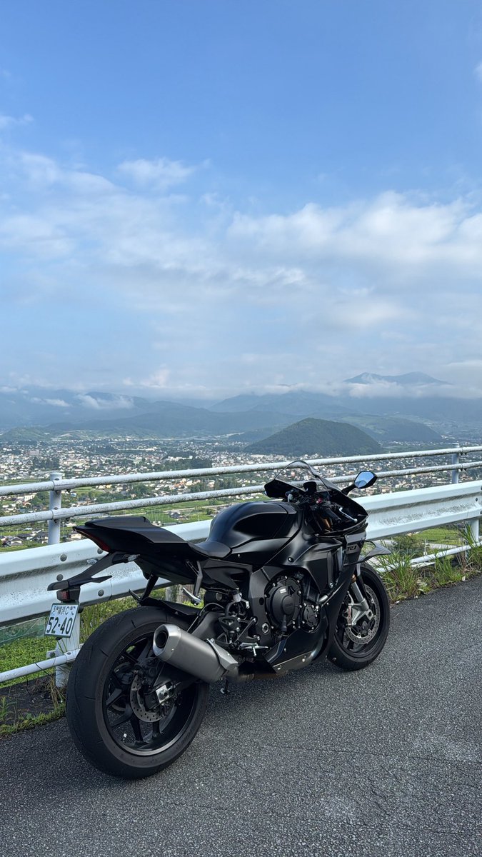 yose1_2000's tweet photo. 真剣にツーリングともだちがほじい

名前: はるき
年齢:  24
身長: 173cm
愛車:  YZF-R1('25)
住み:  神奈川
好き:  バイク、ラーメン、スノボ

 #バイク乗りと繋がりたい
 #バイク乗りとして軽く自己紹介
 #YAMAHAが美しい https://t.co/KuwLnEucD0