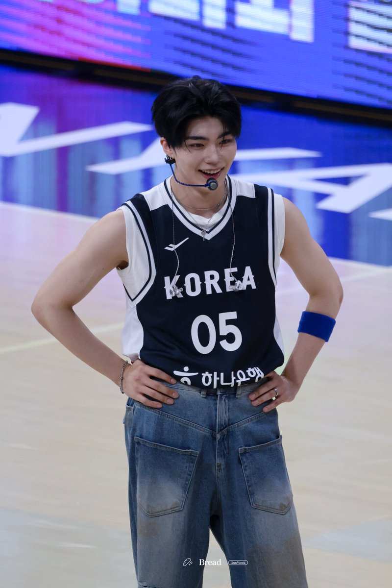 250711  
너무 잘생기셨어요 진짜 🥲💙

 #박건욱 #PARKGUNWOOK #パクゴヌク #제로베이스원 #ZEROBASEONE #ZB1