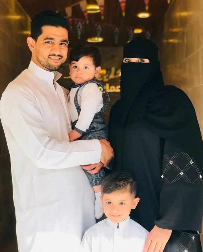 عائلة فلسطينية ارتقت جميعا فجرا .. رحم الله صهيب القريناوي وزوجته وطفليه