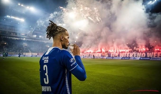 Archie Brown oldukça başarılı bir ekleme. Günümüz futbolunun istediği birçok şeyi karşılıyor.

190cm boya rağmen absürt bir topla çıkış becerisi, zeminde üst düzey dominasyon uygulayan havada doğal hakimiyete sahip, pasaportu ve vaat ettikleri ile bir üst seviyeye göz kırpıyor...