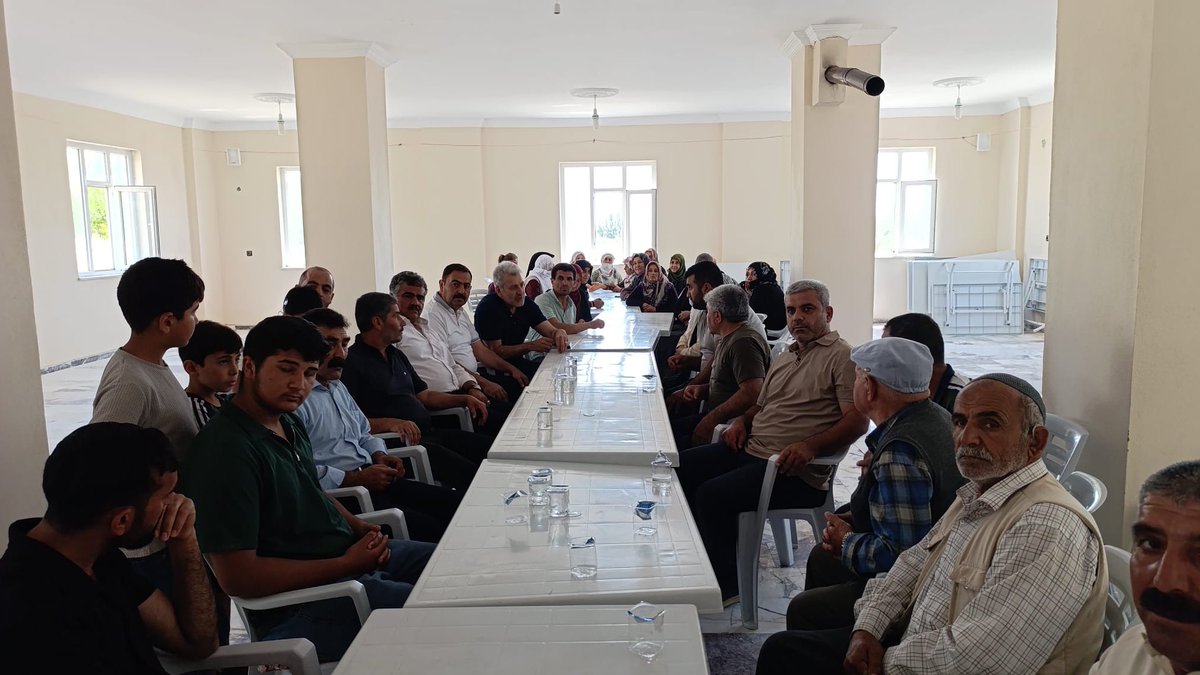 AK PARTİ TUŞBA İLÇE BAŞKANLIĞI (@vanaktusba) on Twitter photo 📍 Bardakçı Mahallesi
Başkanımız Ümit Kanan ve Yönetim kurulu üyelerimiz,
Vatandaşlarımız ile Hafta sonu bir araya gelerek, Esentepe sokak sorunları hakkında görüşmeler gerçekleştirdiler.
<a href="/umitkanan72/">Ümit KANAN</a> <a href="/ArvasAbdulahat/">Abdulahat Arvas</a> <a href="/Burhan_Kayaturk/">Burhan Kayatürk</a> <a href="/K_Turkmenoglu_V/">KAYHAN TÜRKMENOĞLU</a> <a href="/merdogan02/">Mehmet ERDOĞAN</a> <a href="/abuyukgumus/">Ahmet Büyükgümüş</a> 📍 Bardakçı Mahallesi
Başkanımız Ümit Kanan ve Yönetim kurulu üyelerimiz,
Vatandaşlarımız ile Hafta sonu bir araya gelerek, Esentepe sokak sorunları hakkında görüşmeler gerçekleştirdiler.
<a href="/umitkanan72/">Ümit KANAN</a> <a href="/ArvasAbdulahat/">Abdulahat Arvas</a> <a href="/Burhan_Kayaturk/">Burhan Kayatürk</a> <a href="/K_Turkmenoglu_V/">KAYHAN TÜRKMENOĞLU</a> <a href="/merdogan02/">Mehmet ERDOĞAN</a> <a href="/abuyukgumus/">Ahmet Büyükgümüş</a>