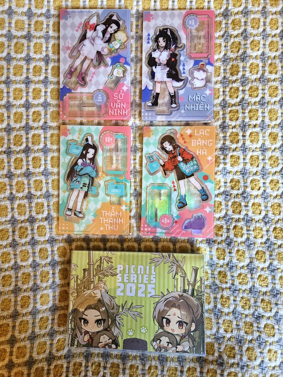 moonmoods1's tweet image. Thank you so much again @happibess - another package arrived safely and Itabag wearing Binghe is now proudly part of the collection π₯° Godsstation also seemed to favour me in the blind cards but I did manage to get a baby HC π