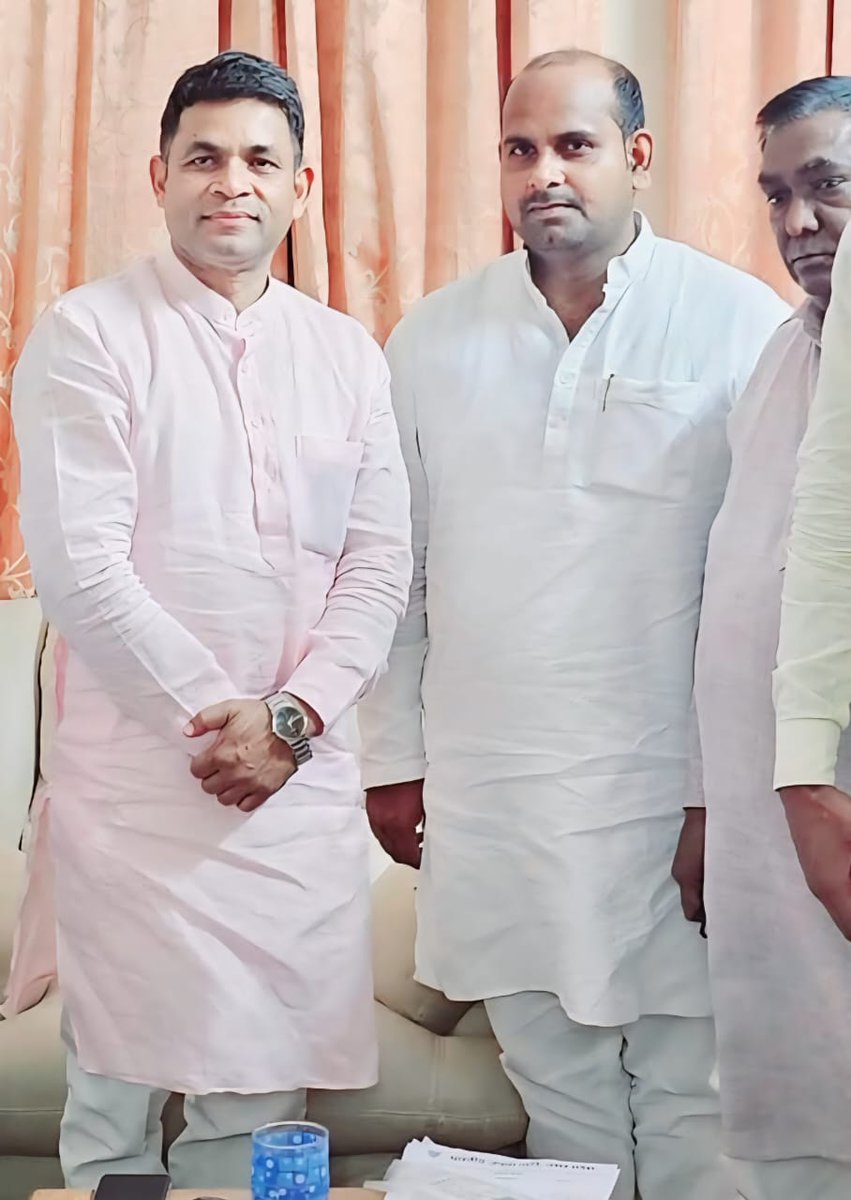 आजमगढ़ जिले के कोयलसा ब्लॉक प्रमुख प्रिय छोटे भाई श्री संतोष यादव जी को जन्मदिन की हार्दिक बधाई एवं शुभकामनाएं । मैं ईश्वर से आपके उत्तम स्वास्थ्य और सफलतम जीवन की प्रार्थना करता हूँ।💐🎂